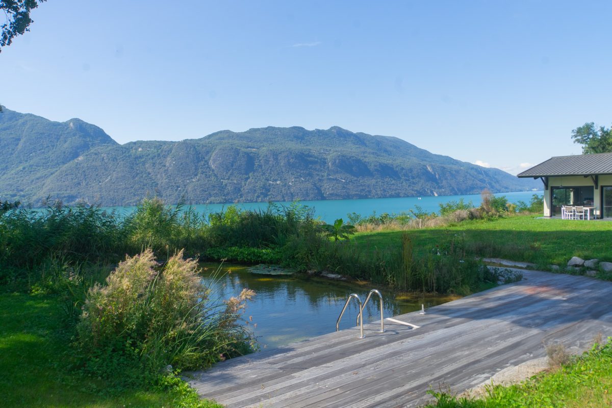 Entre lac et montagne - vue lac avec piscine naturelle