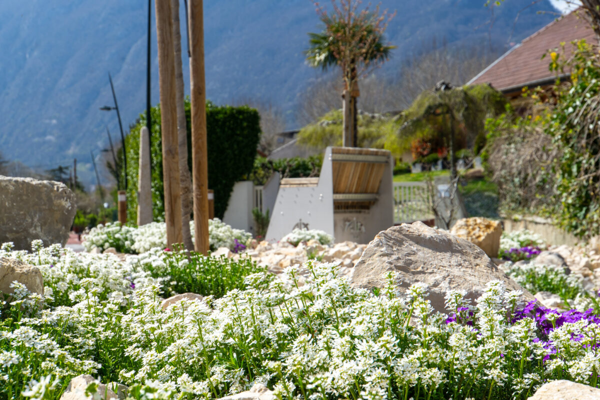 La route en fleurs - vue mobilier